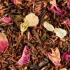 Ce rooibos bali Frères Dammann est riche en arôme. Jasmin, litchi, pamplemousse, rose, pêche. Tout un programme