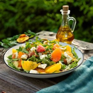 Une salade aux agrumes et feta qui vous donnera un grand coup de soleil